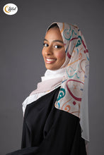 Lade das Bild in den Galerie-Viewer, Chiffon Hijab Kopftuch Kalligraphie
