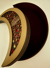 Lade das Bild in den Galerie-Viewer, Dose in Halbmondform
